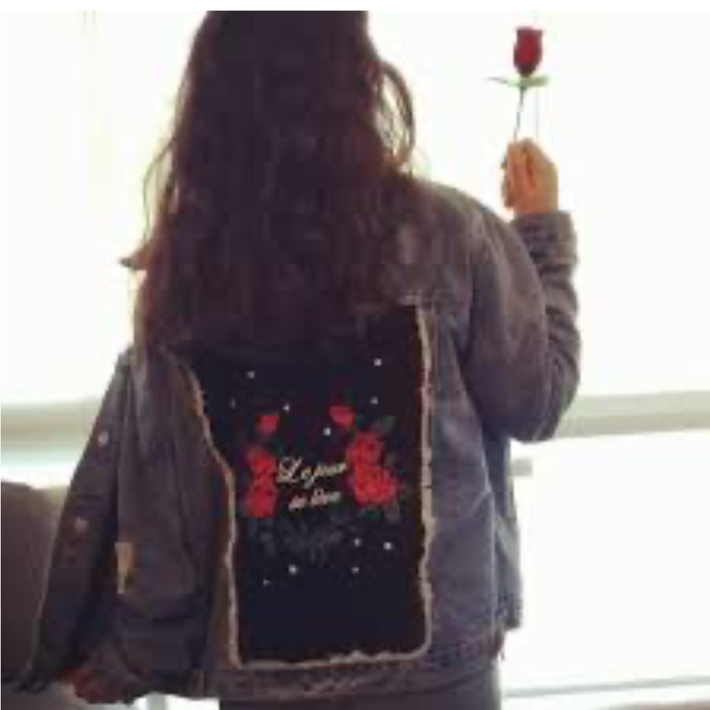 Floral l’Amour Rose 🌹
Embroidered Distressed
Denim Jacket S-M Boho Festival - Picture 3 of 15